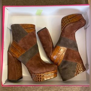 Vince Camuto Gilisama Platform Bootie 7.5